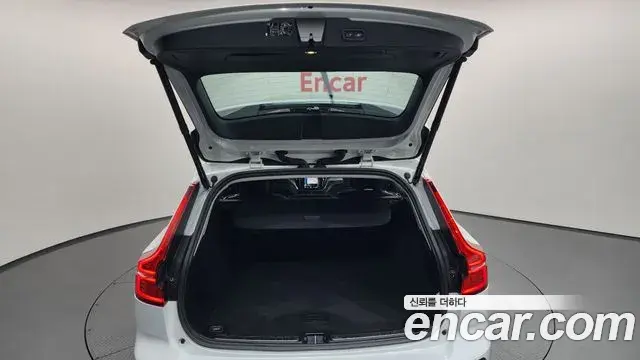 Volvo V60 Cross Country 2021 — ფოტო 5/20