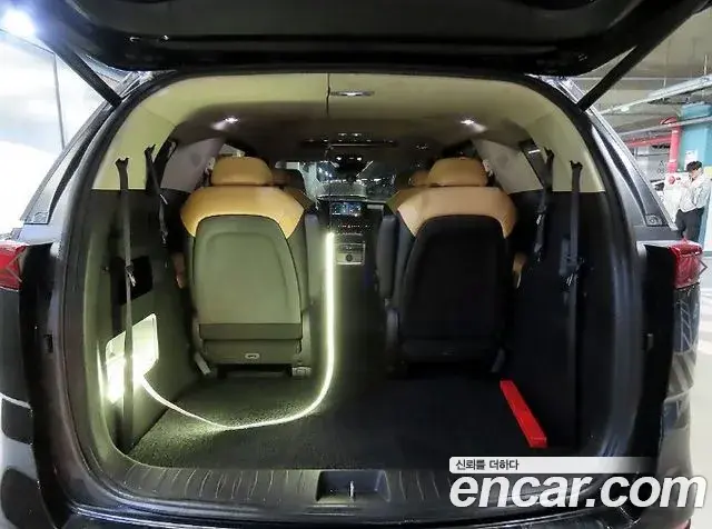 Kia Carnival 2021 — Photo 17/20