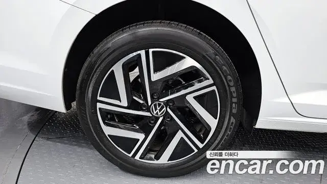 Volkswagen Jetta 2024 — Photo 1/35