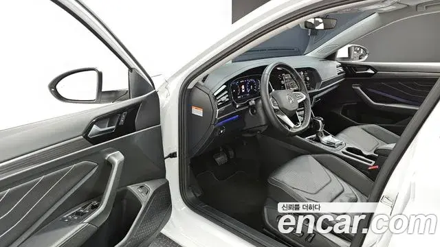 Volkswagen Jetta 2024 — Photo 19/35