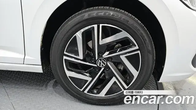 Volkswagen Jetta 2024 — Photo 28/35