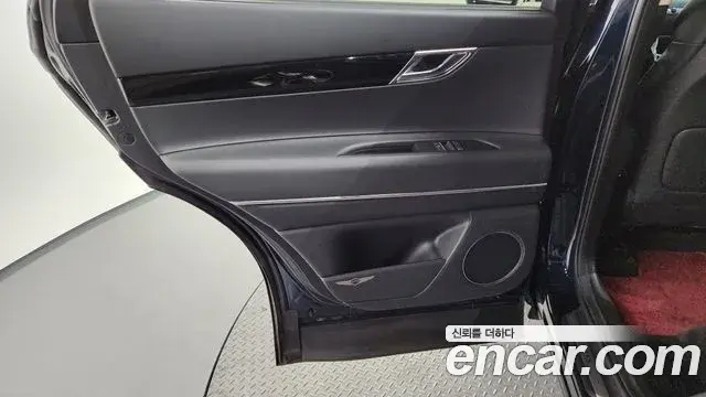 Genesis GV80 2020 — ფოტო 31/36