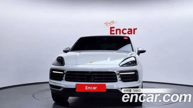 Porsche Cayenne 2021 — ფოტო 15/40