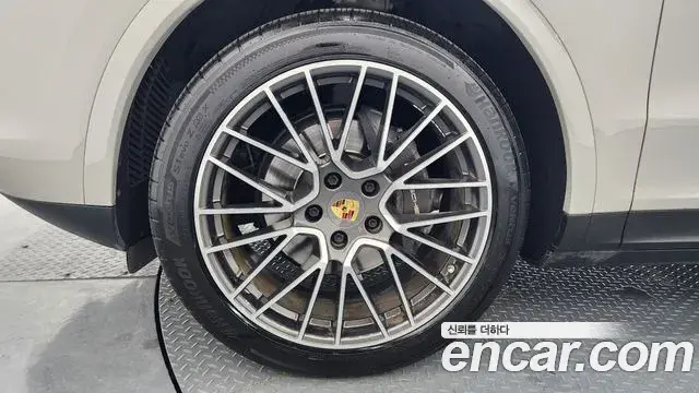 Porsche Cayenne 2021 — ფოტო 30/40