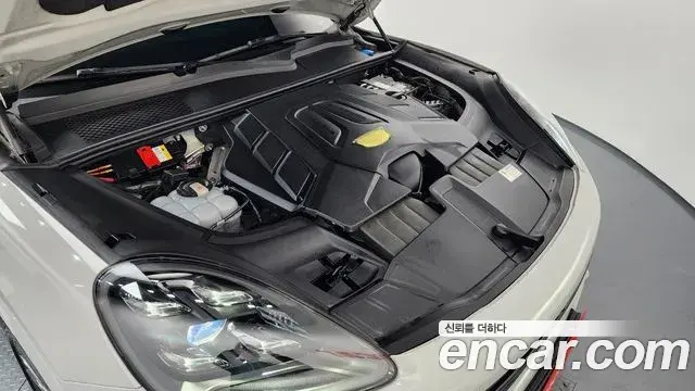Porsche Cayenne 2021 — ფოტო 28/40