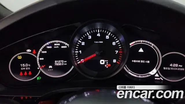 Porsche Cayenne 2021 — ფოტო 14/40