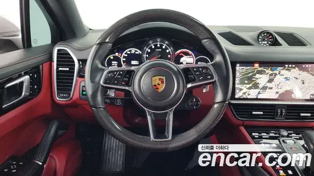 Porsche Cayenne 2021 — ფოტო 18/40