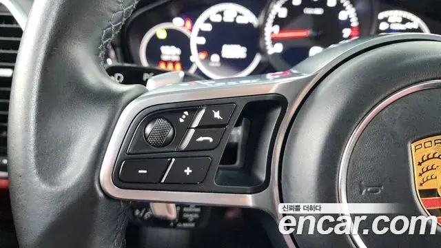 Porsche Cayenne 2021 — ფოტო 22/40