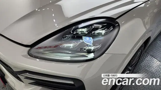 Porsche Cayenne 2021 — ფოტო 29/40