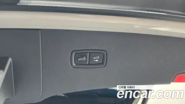 Porsche Cayenne 2021 — ფოტო 12/40