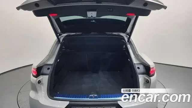 Porsche Cayenne 2021 — ფოტო 19/40