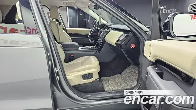 Land Rover Discovery 5 2019 — ფოტო 7/30