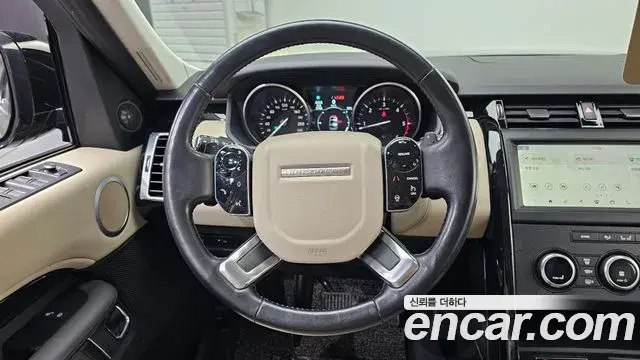 Land Rover Discovery 5 2019 — ფოტო 14/30
