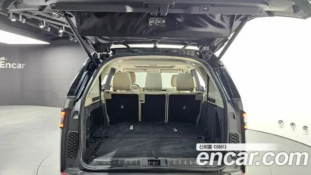 Land Rover Discovery 5 2019 — ფოტო 16/30