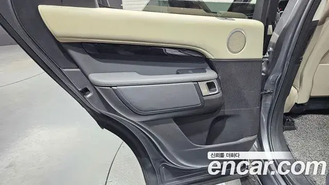 Land Rover Discovery 5 2019 — ფოტო 13/30