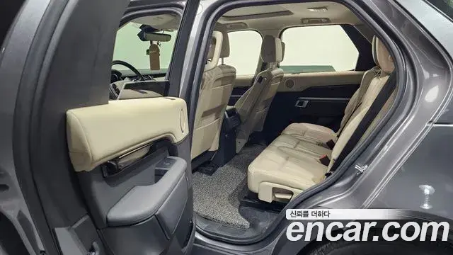Land Rover Discovery 5 2019 — ფოტო 8/30