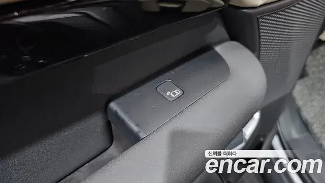 Land Rover Discovery 5 2019 — ფოტო 3/30