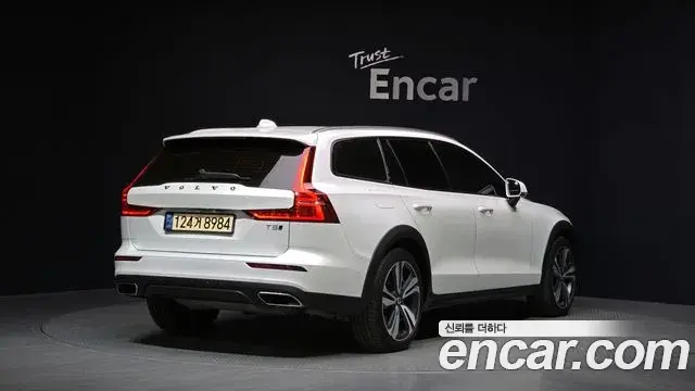 Volvo V60 Cross Country 2020 — Şəkil 18/33