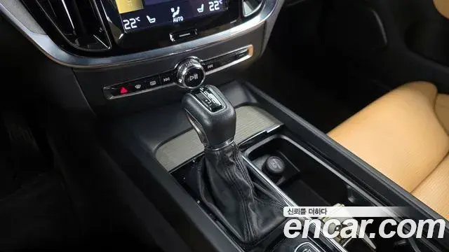 Volvo V60 Cross Country 2020 — Şəkil 32/33