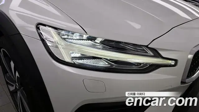 Volvo V60 Cross Country 2020 — Şəkil 17/33