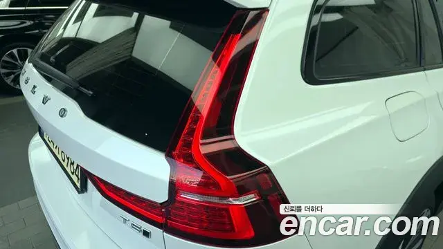 Volvo V60 Cross Country 2020 — Şəkil 2/33