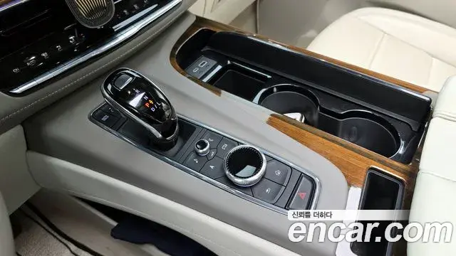 Cadillac Escalade 2024 — ფოტო 15/20