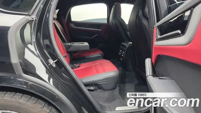 Porsche Cayenne 2025 — Фото 12/20