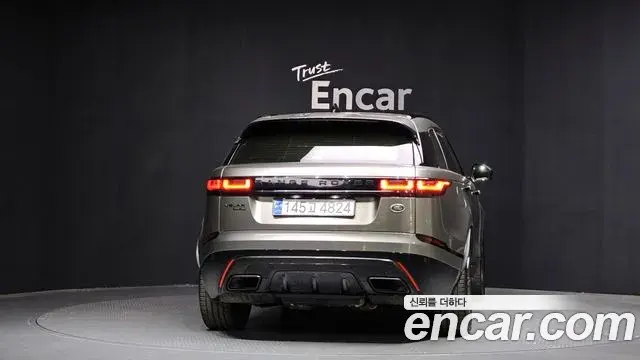 Land Rover Range Rover Velar 2019 — Photo 10/40