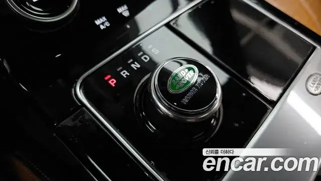 Land Rover Range Rover Velar 2019 — Photo 4/40