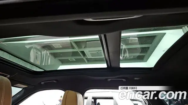 Land Rover Range Rover Velar 2019 — Photo 19/40