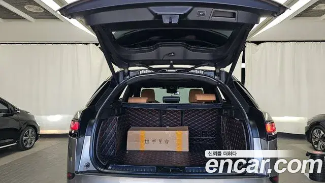 Land Rover Range Rover Velar 2019 — Photo 30/40