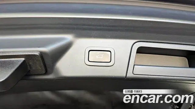 Land Rover Range Rover Velar 2019 — Photo 32/40