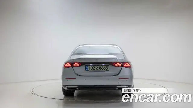Mercedes-Benz E-Class 2024 — ფოტო 10/20