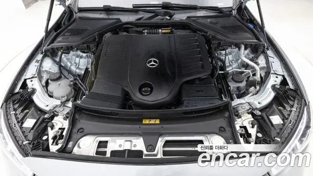 Mercedes-Benz E-Class 2024 — ფოტო 18/20