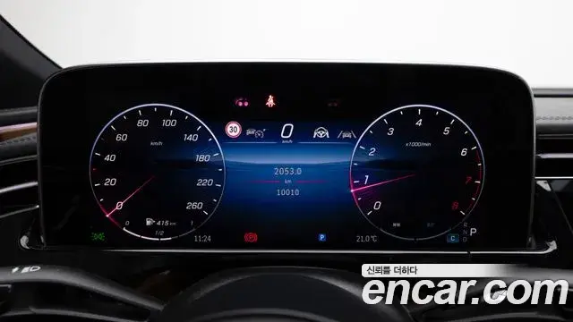 Mercedes-Benz E-Class 2024 — ფოტო 15/20