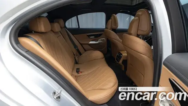 Mercedes-Benz E-Class 2024 — ფოტო 12/20