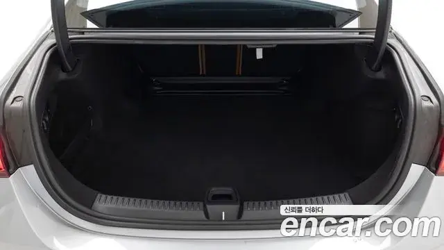Mercedes-Benz E-Class 2024 — ფოტო 4/20