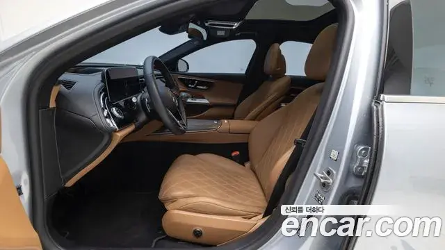 Mercedes-Benz E-Class 2024 — ფოტო 19/20