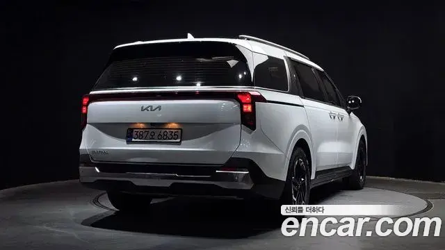 Kia Carnival 2024 — ფოტო 28/30