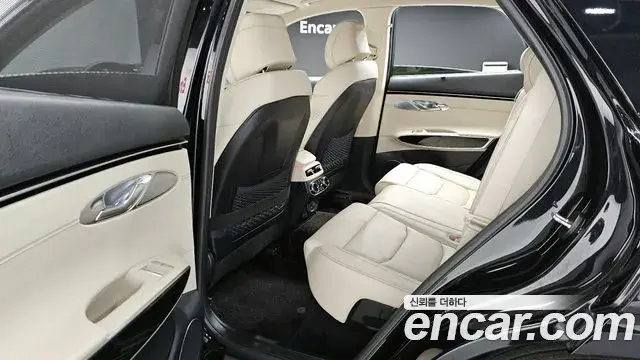 Genesis GV70 2022 — ფოტო 17/20