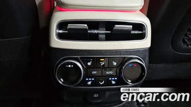 Genesis GV70 2022 — ფოტო 15/20