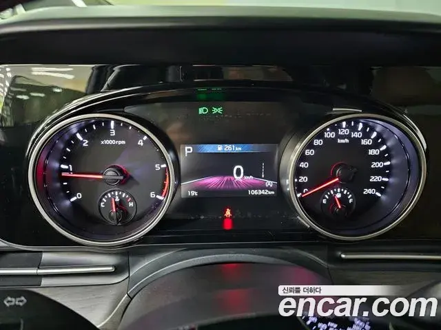Kia Carnival 2022 — Photo 9/20
