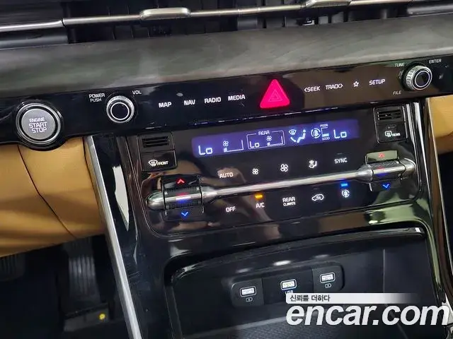 Kia Carnival 2022 — Photo 2/20