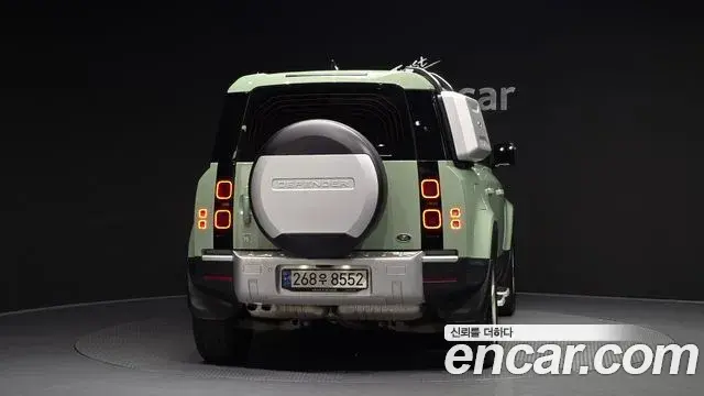 Land Rover Defender 2023 — ფოტო 10/33