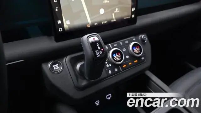 Land Rover Defender 2023 — ფოტო 3/33