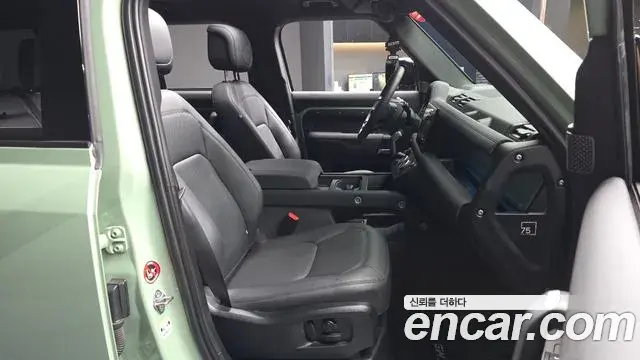 Land Rover Defender 2023 — ფოტო 19/33