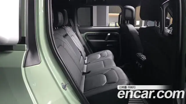 Land Rover Defender 2023 — ფოტო 16/33