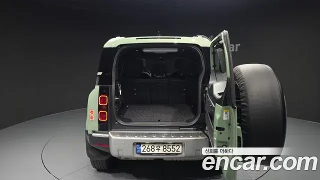 Land Rover Defender 2023 — ფოტო 7/33