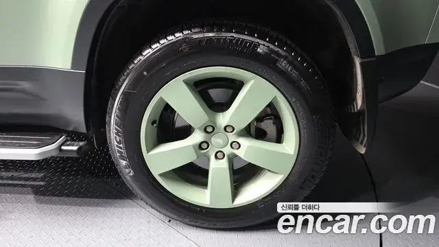Land Rover Defender 2023 — ფოტო 15/33
