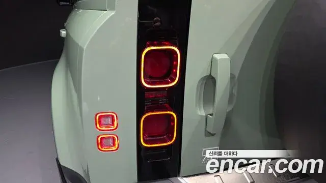 Land Rover Defender 2023 — ფოტო 12/33
